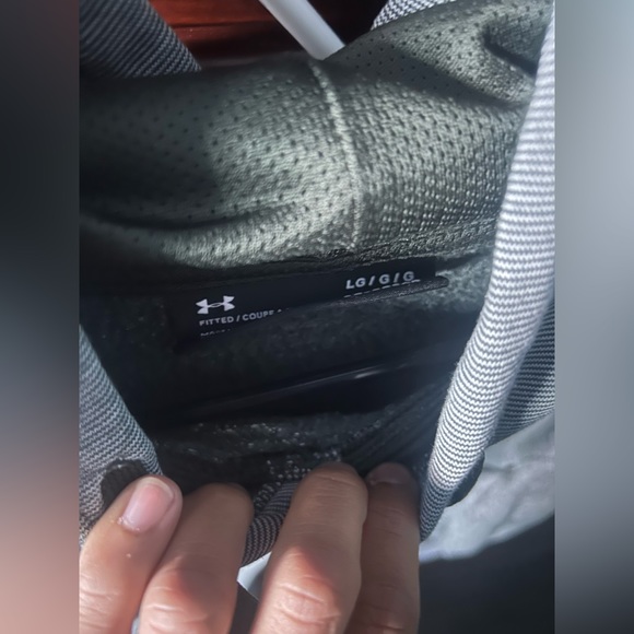 Under Armour Sweater - Picture 8 of 10